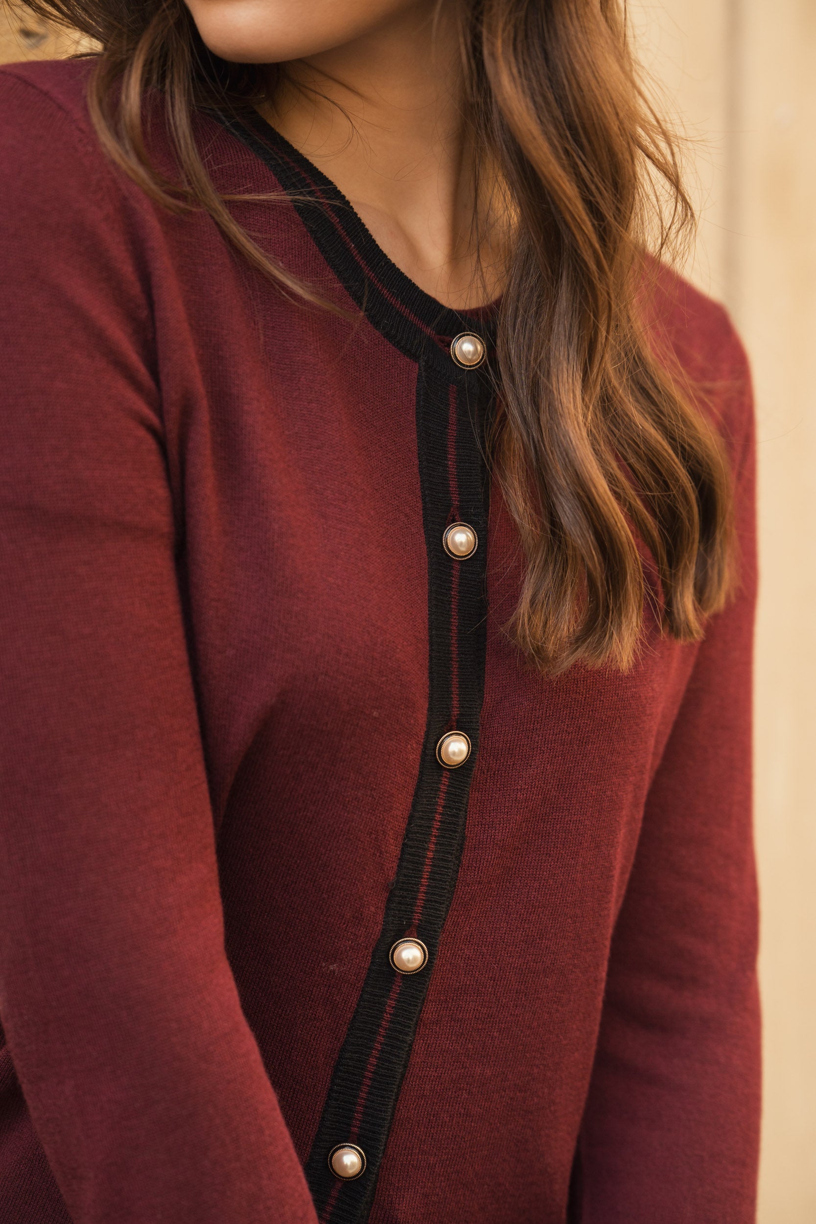 Cardigan bicolore boutons perles en soie et cachemire