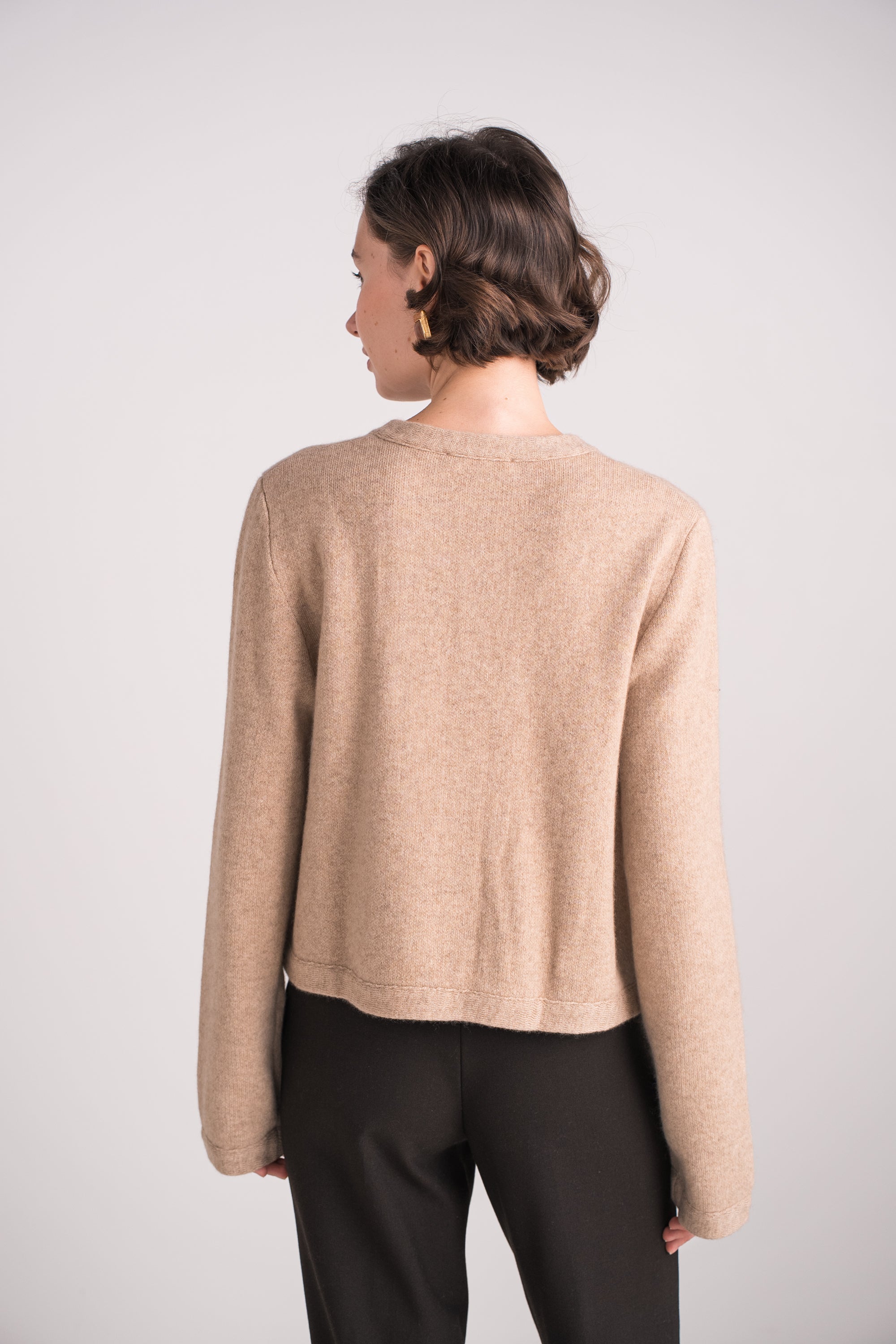 Gilet court avec poches en cachemire 4 fils