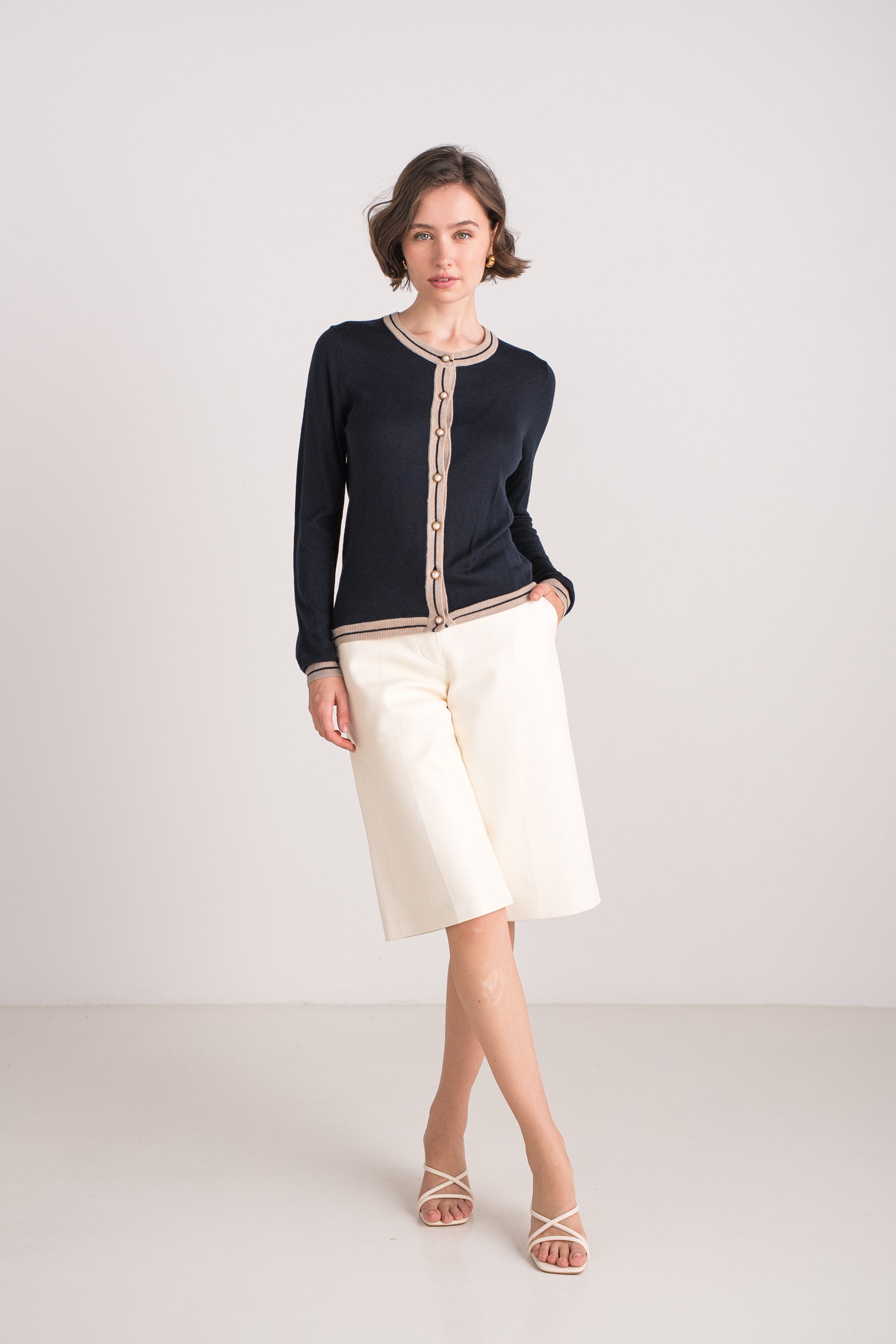Cardigan bicolore boutons perles en soie et cachemire