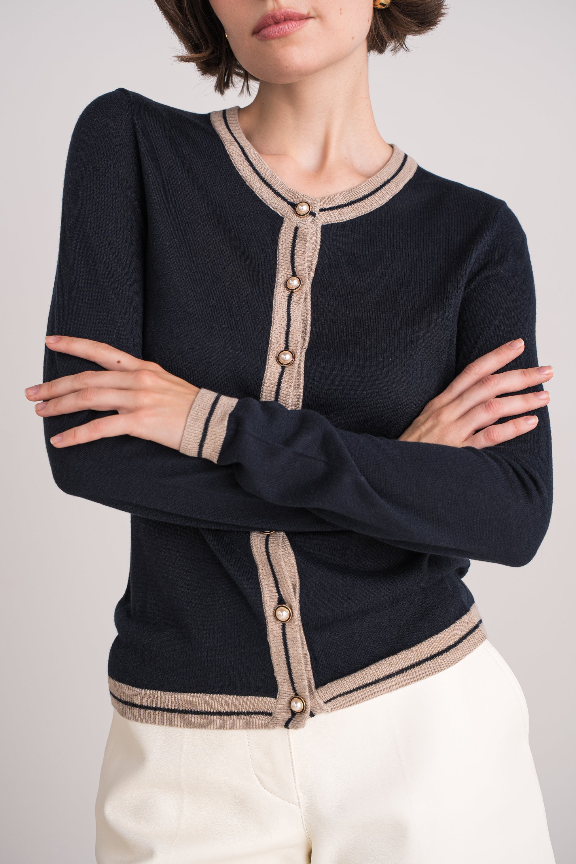 Cardigan bicolore boutons perles en soie et cachemire