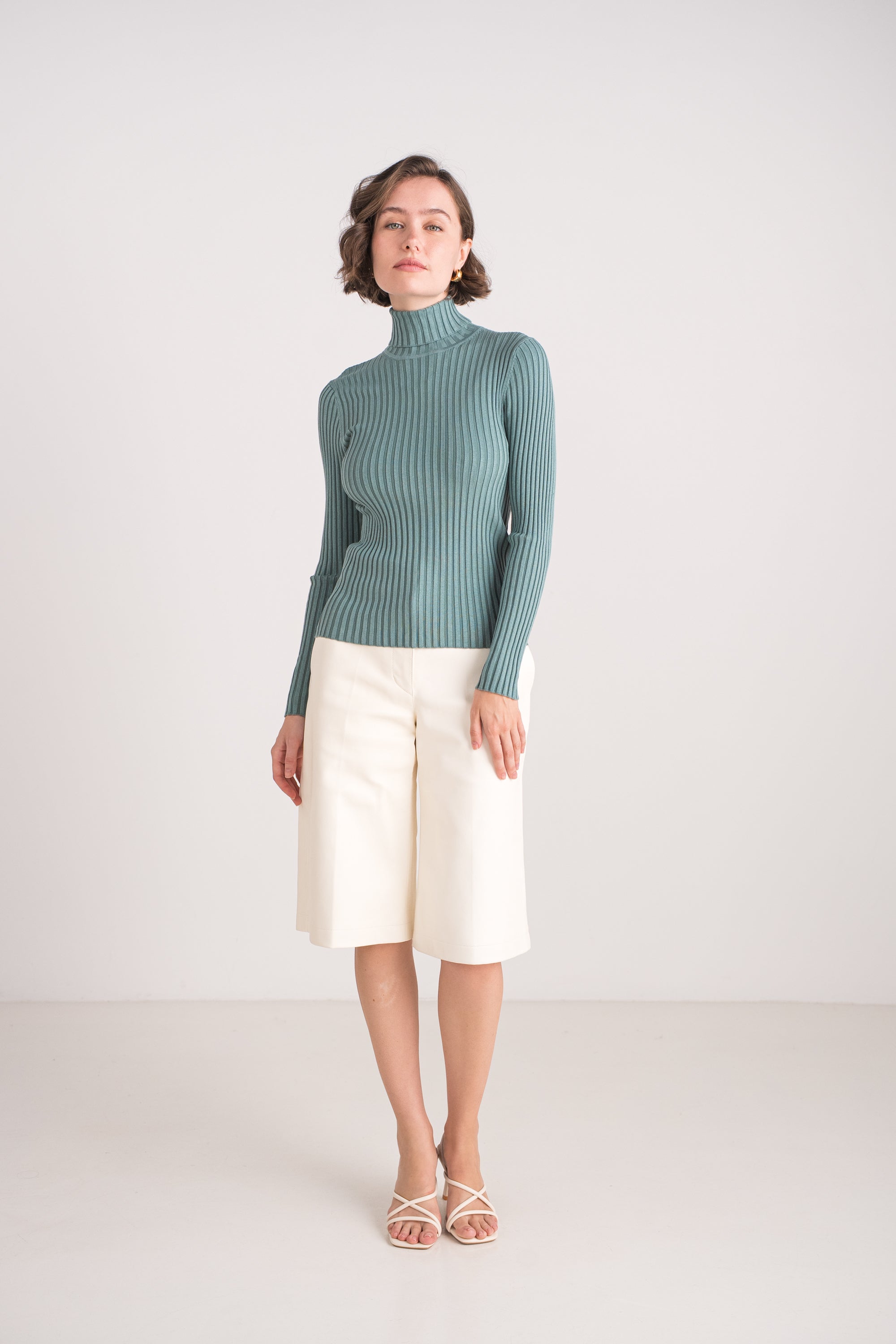 Pull col roulé côtelé en soie stretch