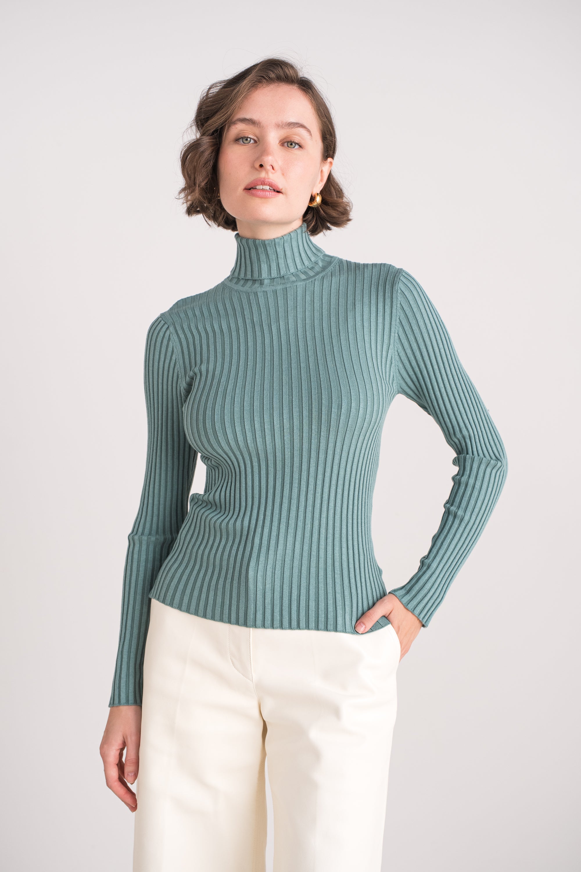 Pull col roulé côtelé en soie stretch