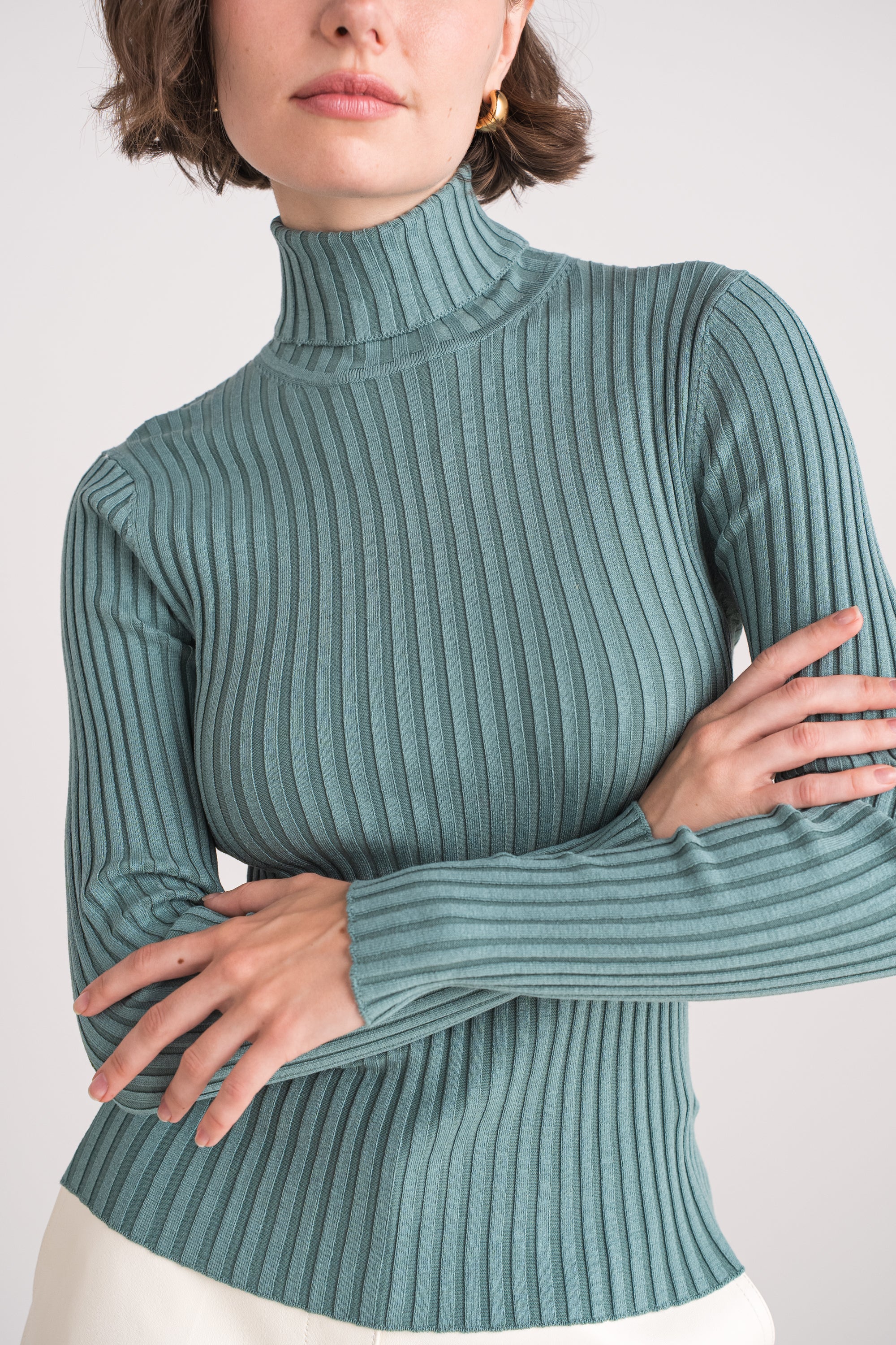 Pull col roulé côtelé en soie stretch