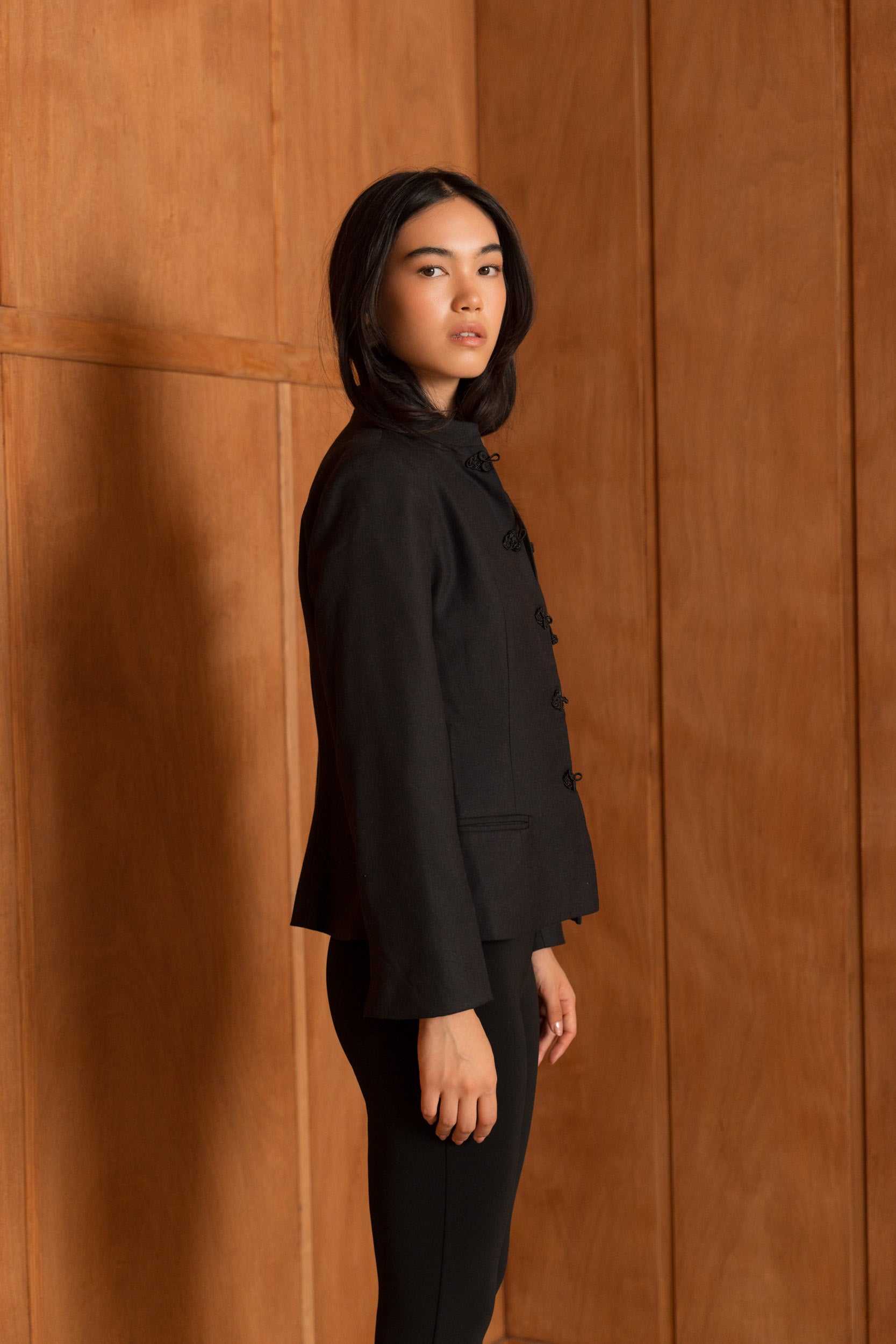 La Veste en Laine — Boutons Brandebourgs