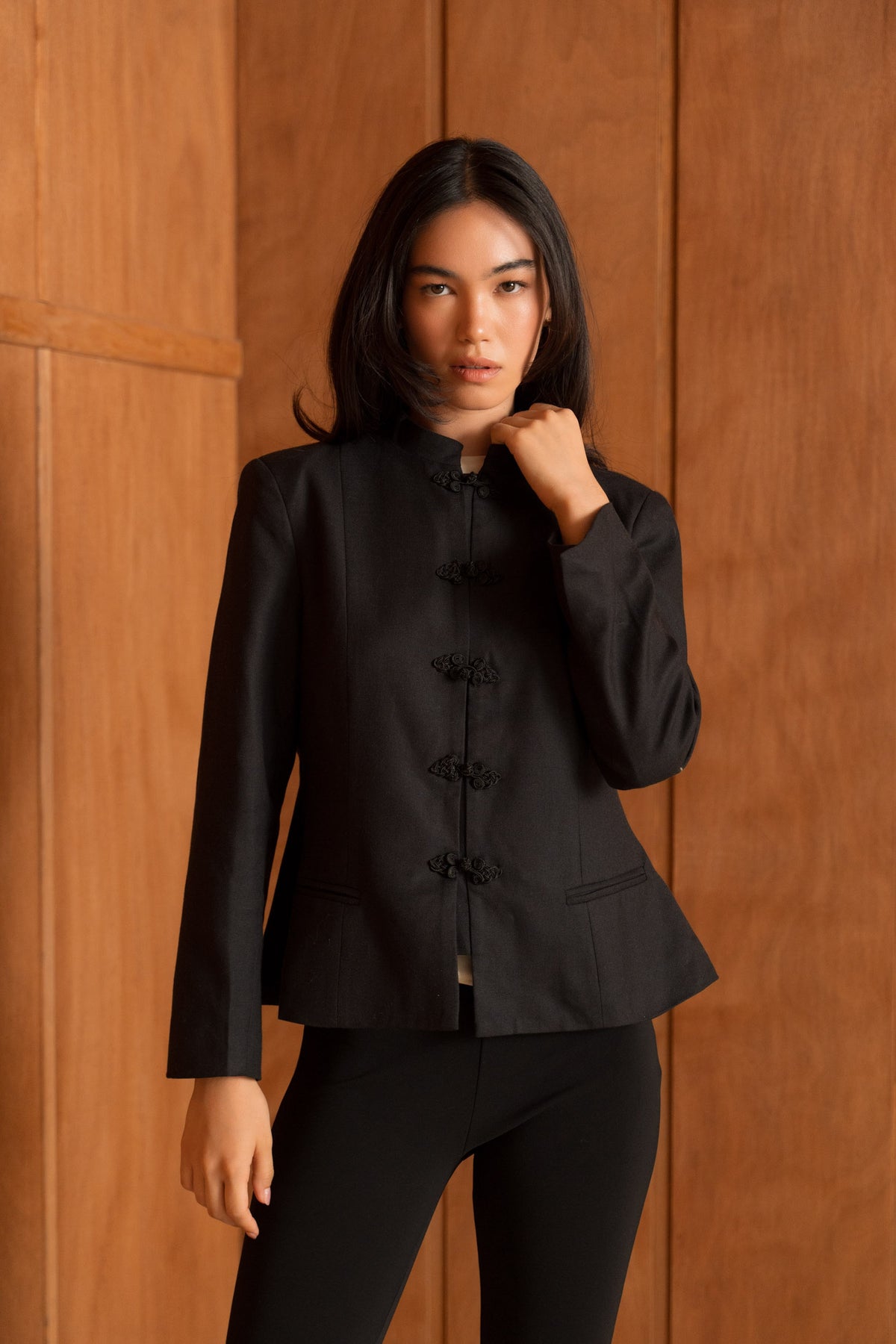 La Veste en Laine — Boutons Brandebourgs