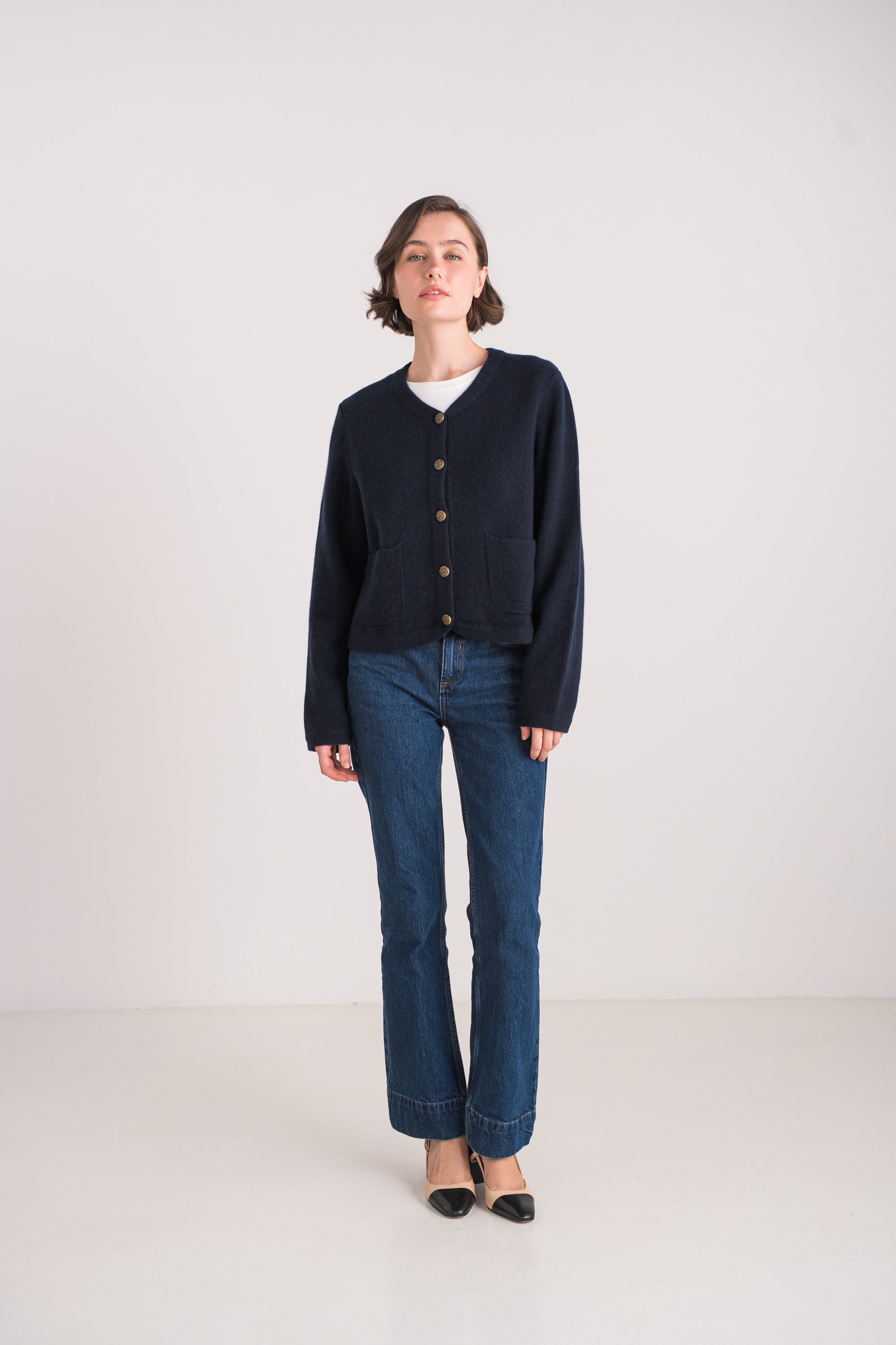 Gilet court avec poches en cachemire 4 fils