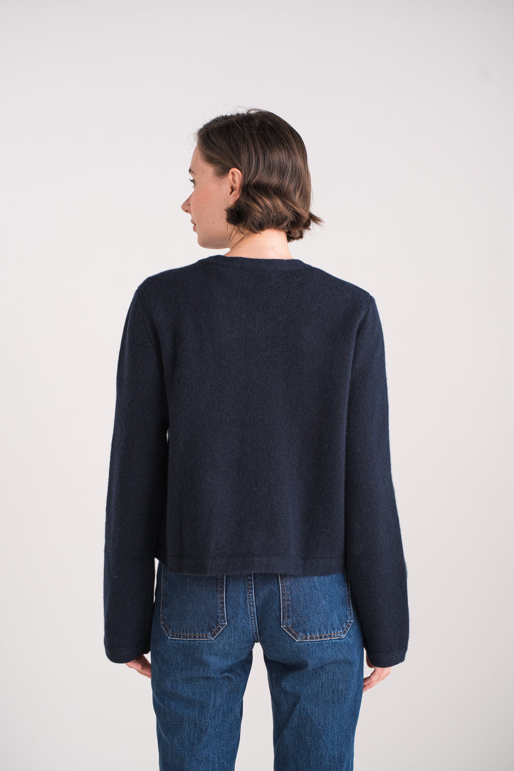 Gilet court avec poches en cachemire 4 fils