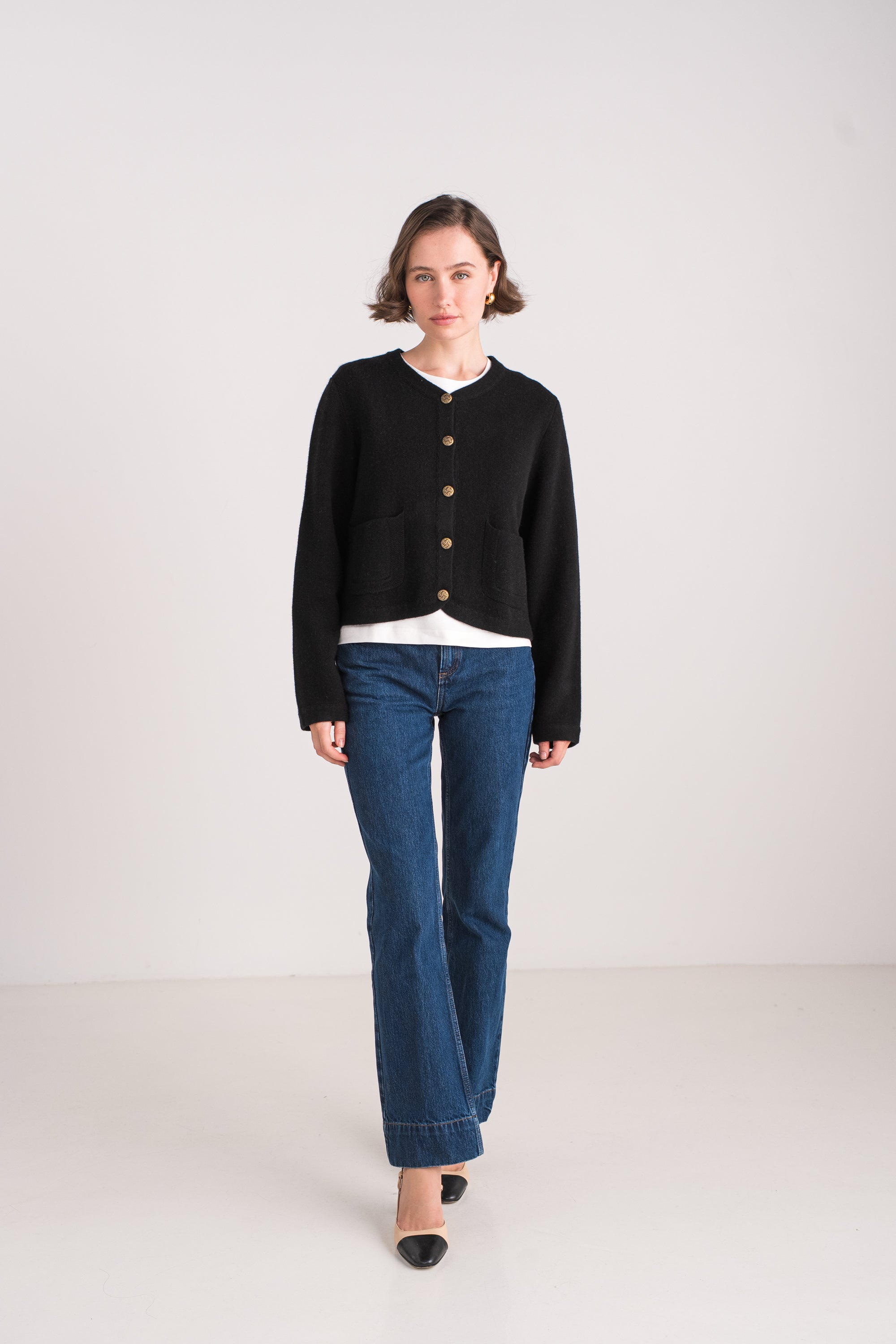 Gilet court avec poches en cachemire 4 fils