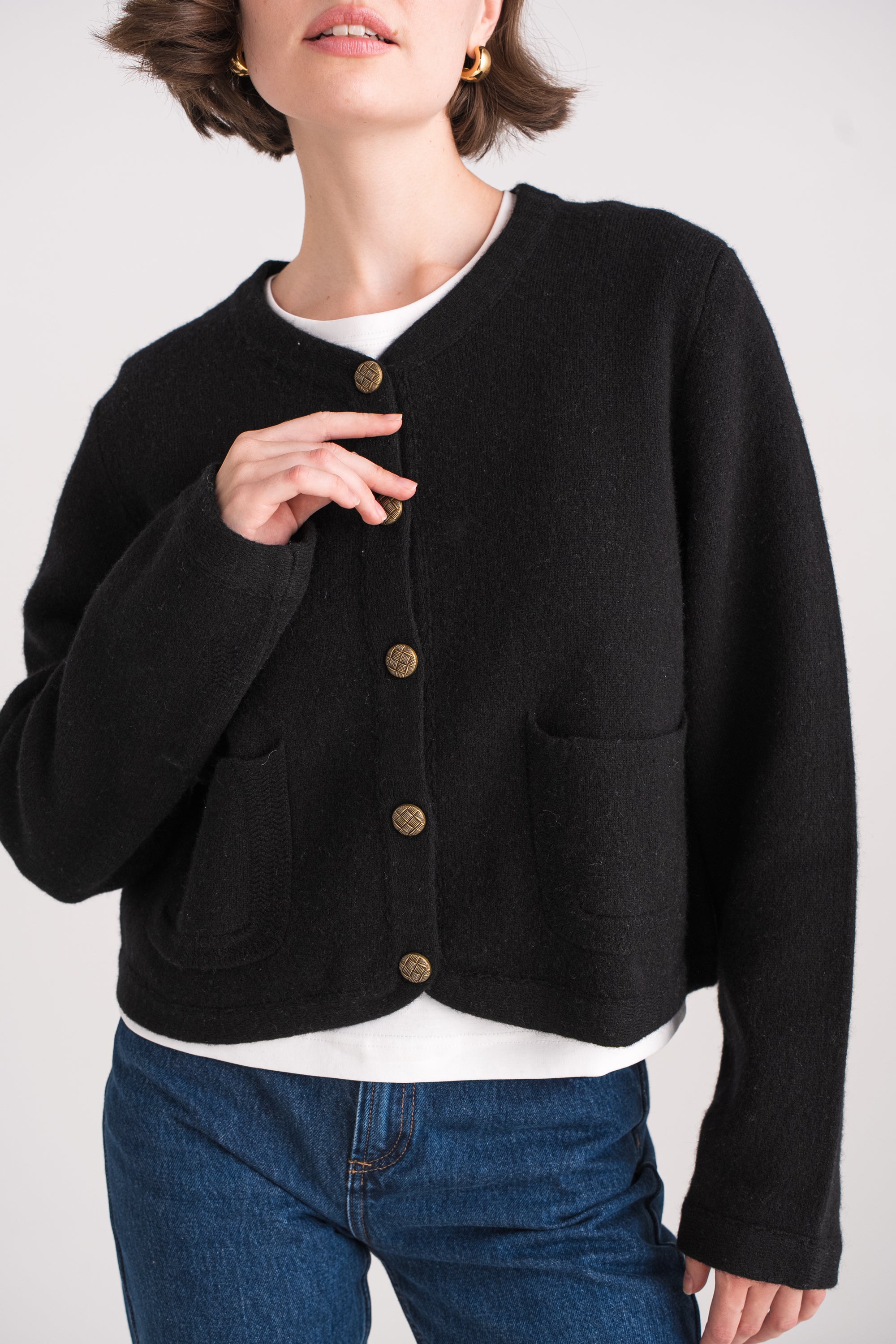 Gilet court avec poches en cachemire 4 fils