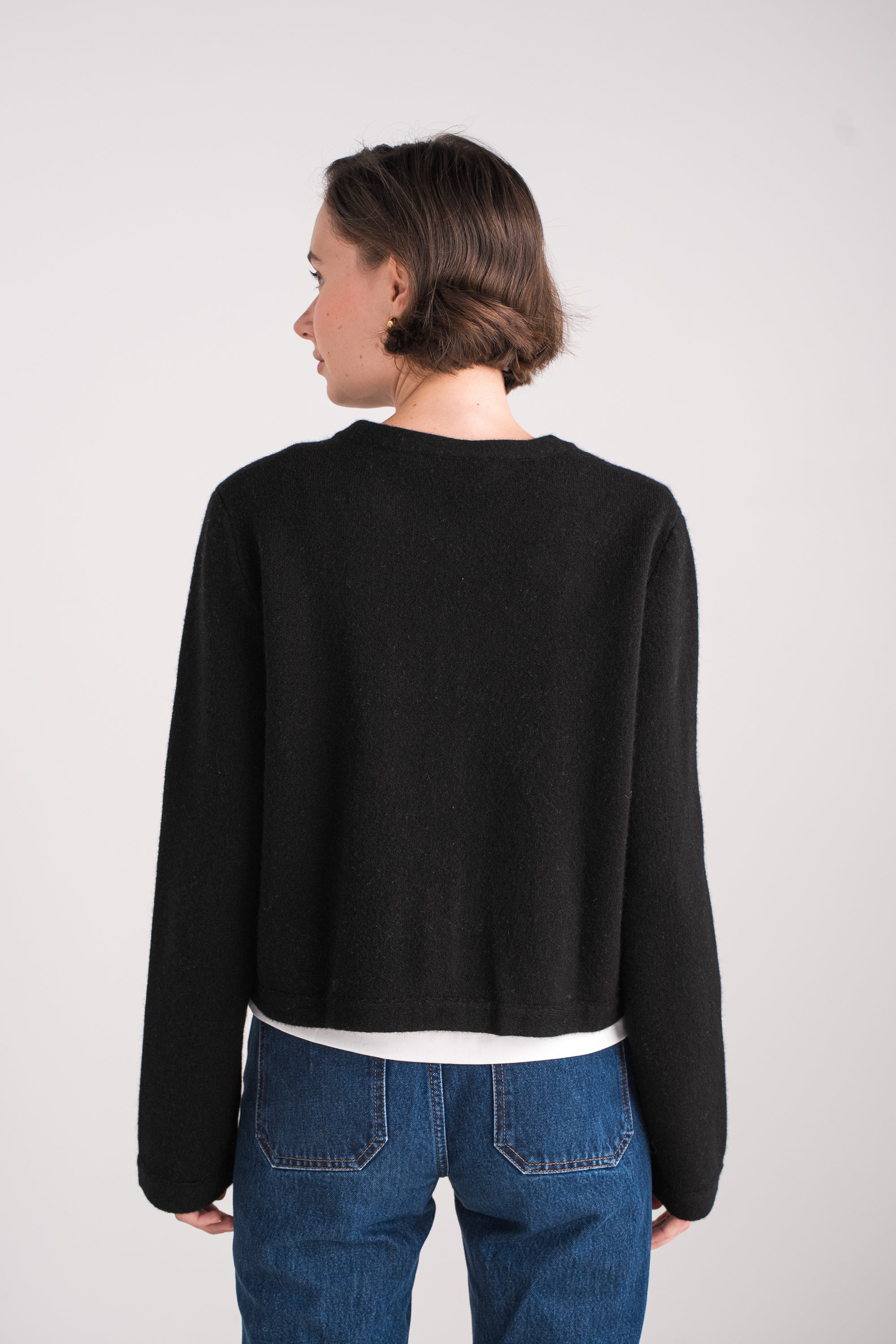 Gilet court avec poches en cachemire 4 fils