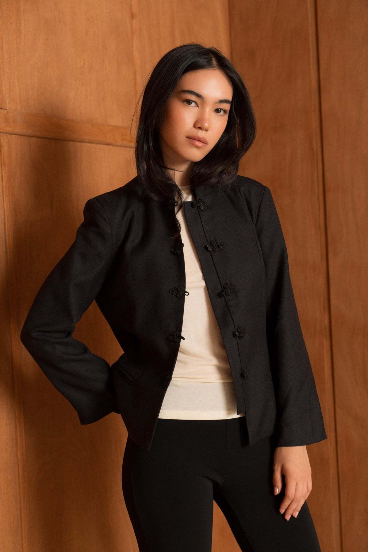 La Veste en Laine — Boutons Brandebourgs