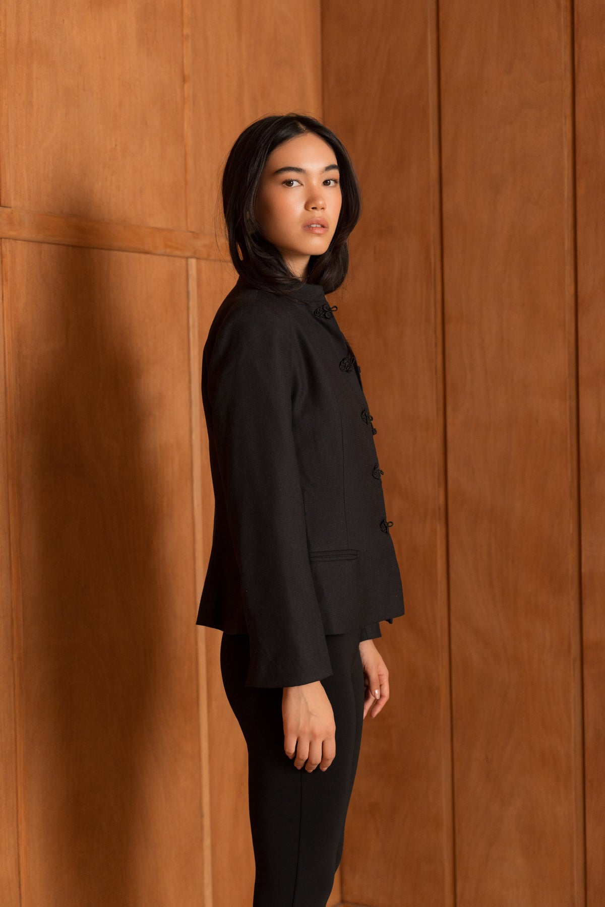La Veste en Laine — Boutons Brandebourgs