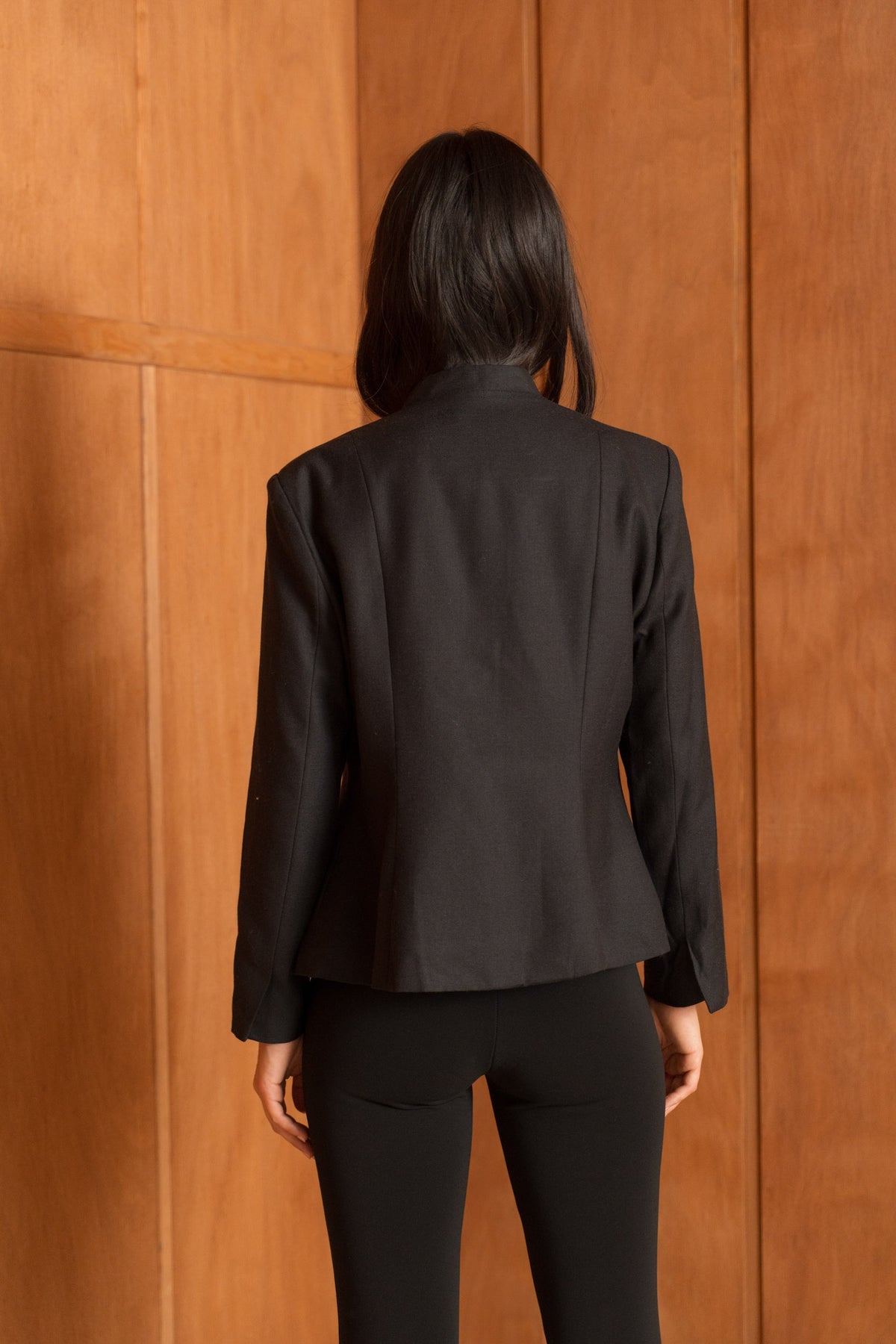 La Veste en Laine — Boutons Brandebourgs