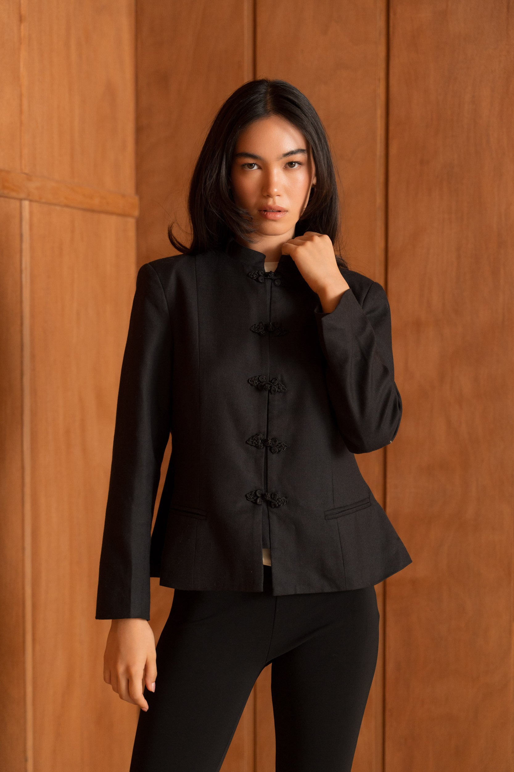 La Veste en Laine — Boutons Brandebourgs