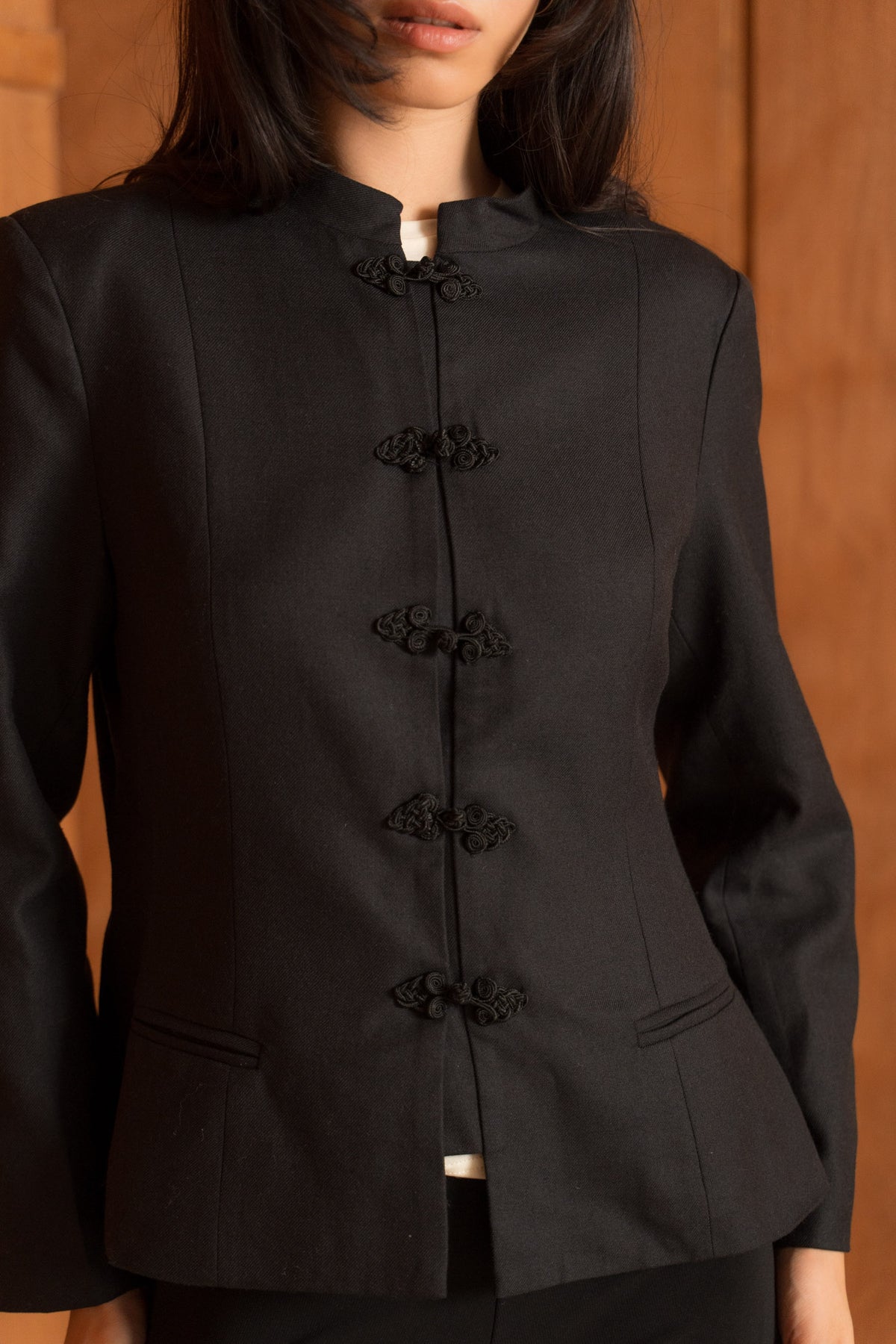 La Veste en Laine — Boutons Brandebourgs