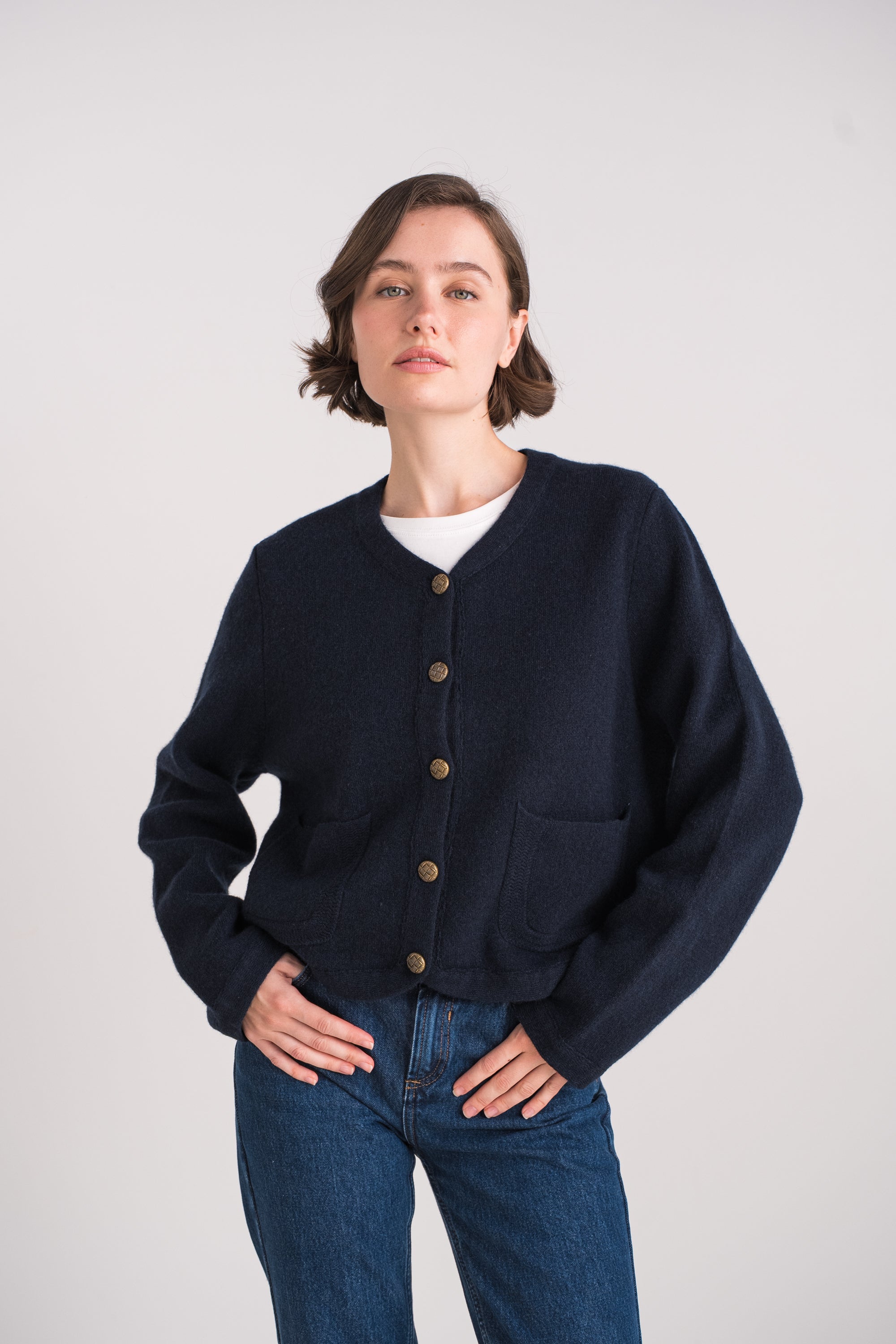 Gilet court avec poches en cachemire 4 fils