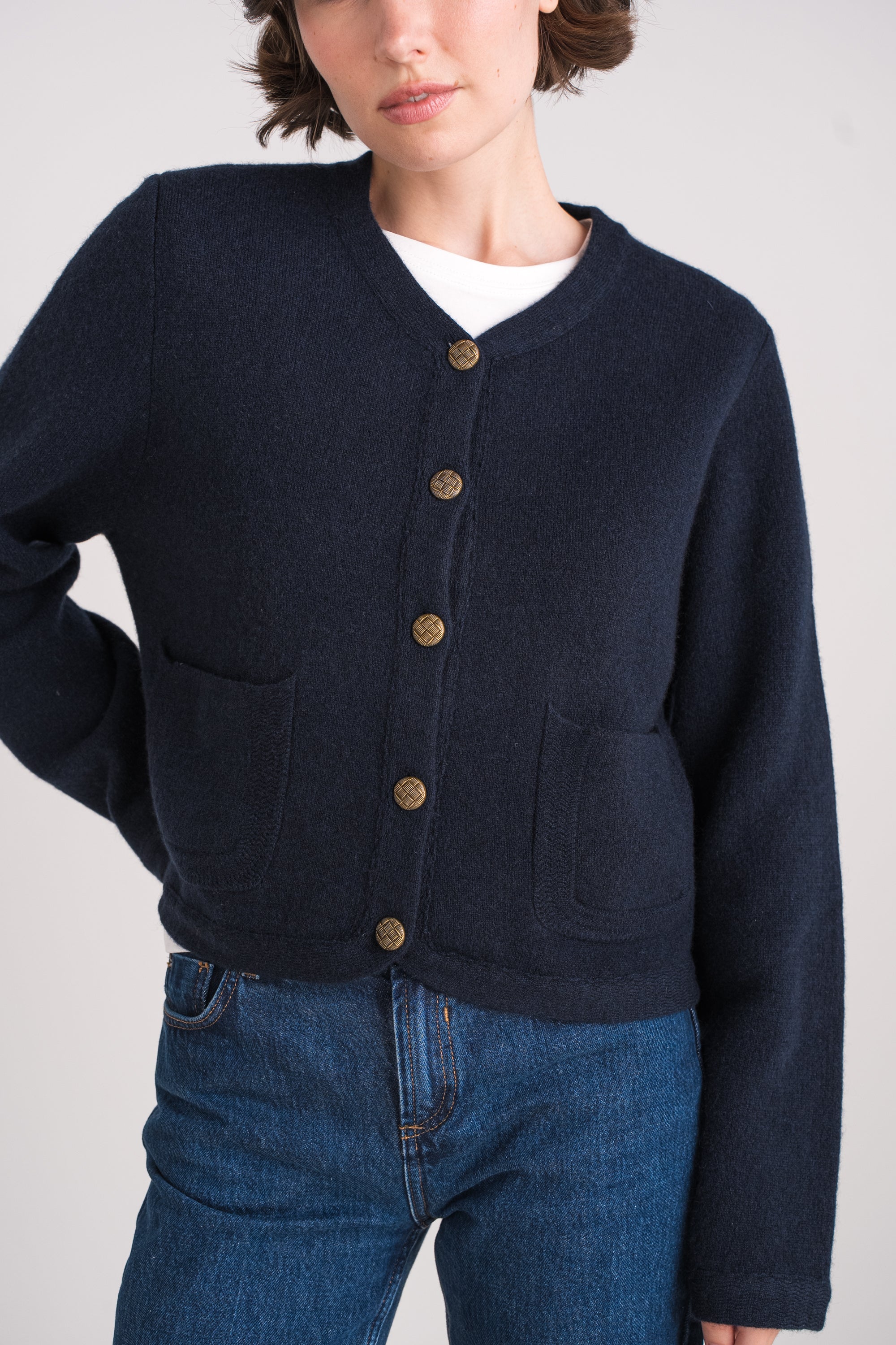 Gilet court avec poches en cachemire 4 fils