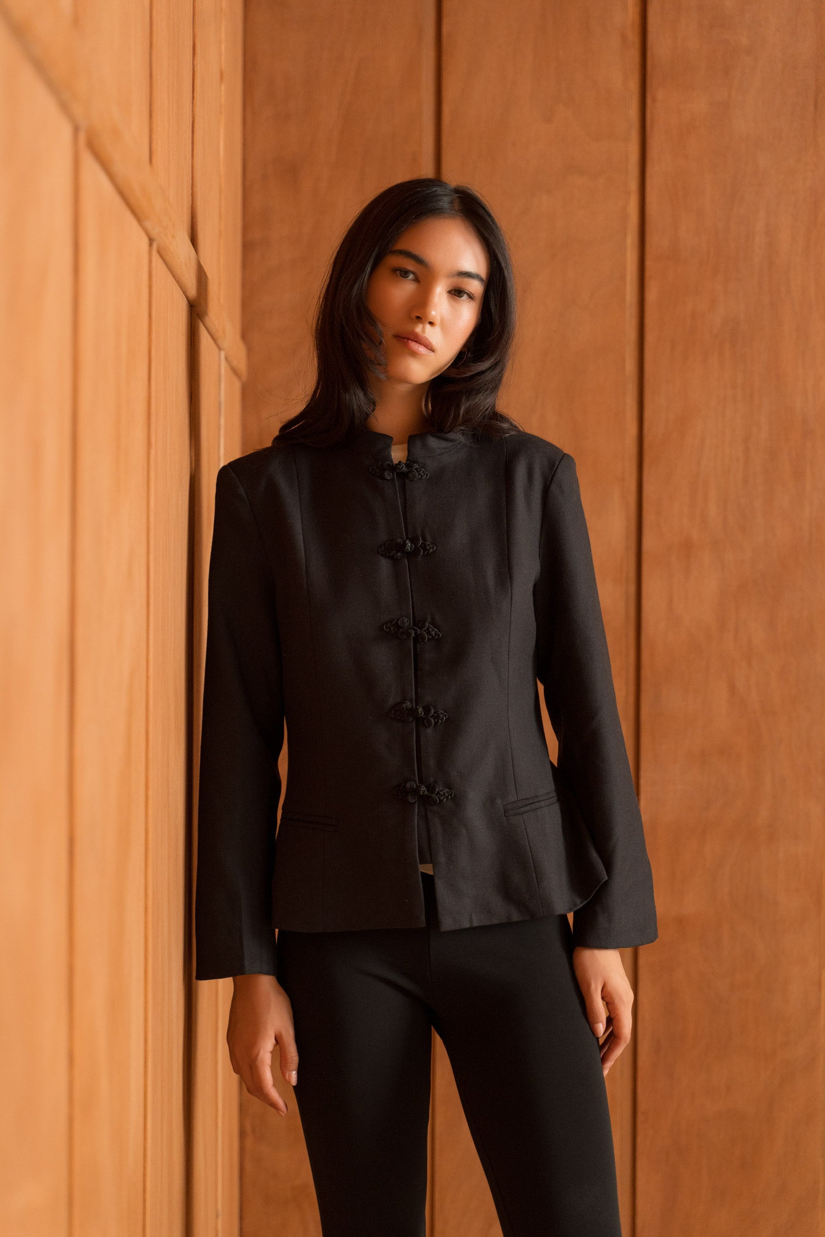 La Veste en Laine — Boutons Brandebourgs