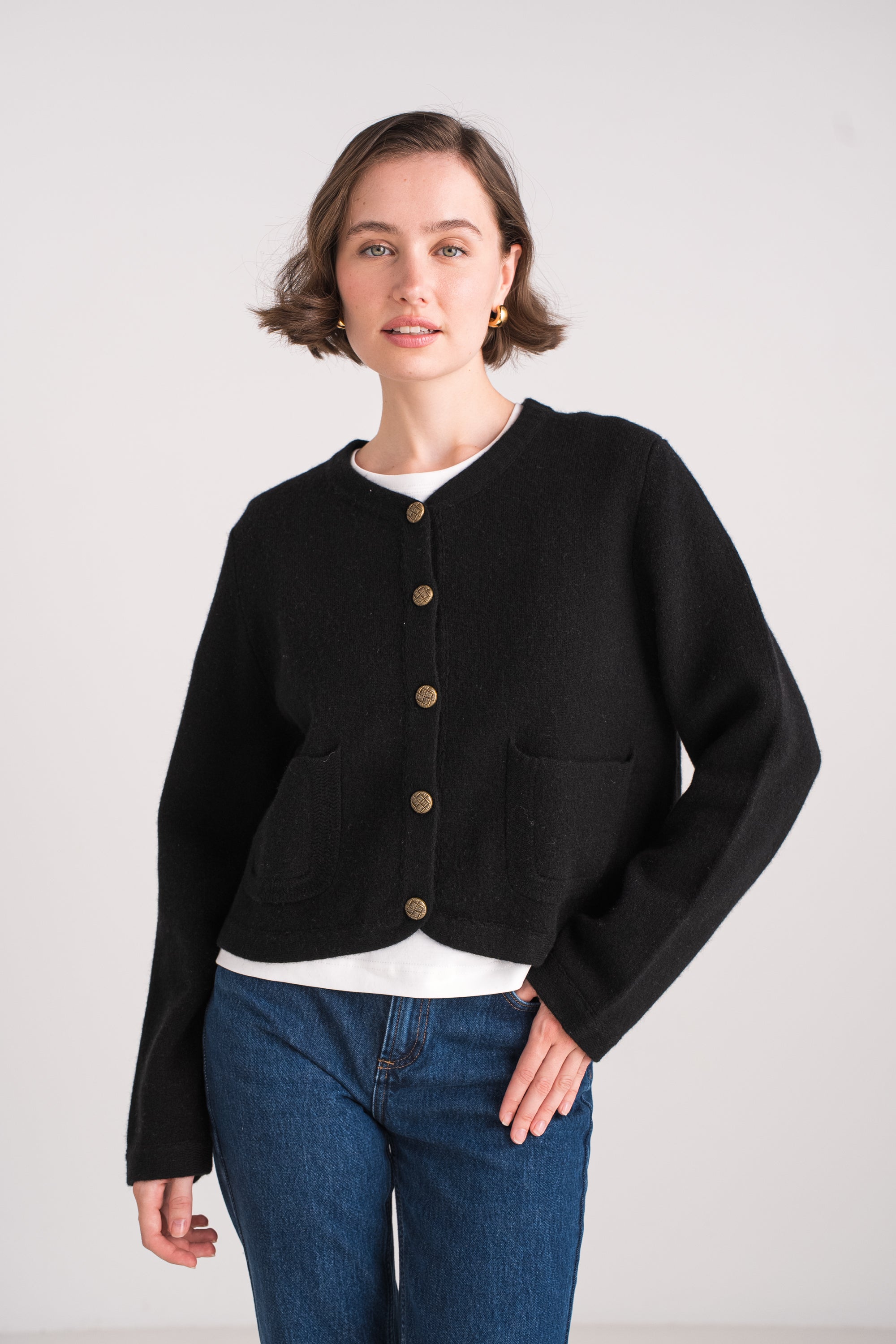 Gilet court avec poches en cachemire 4 fils